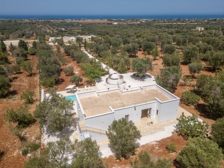 Family-oriented charming villa with BBQ, private pool & terrace | Pets are welcome — photo 3