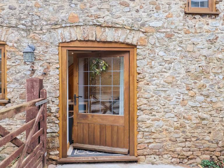 Child-friendly lovely cottage with hot tub & yard | Dogs allowed — photo 2
