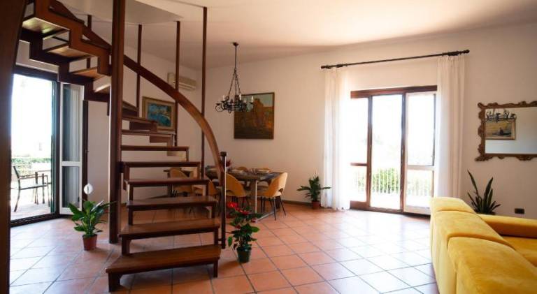 Villa with hot tub & pool | Pets allowed — photo 3