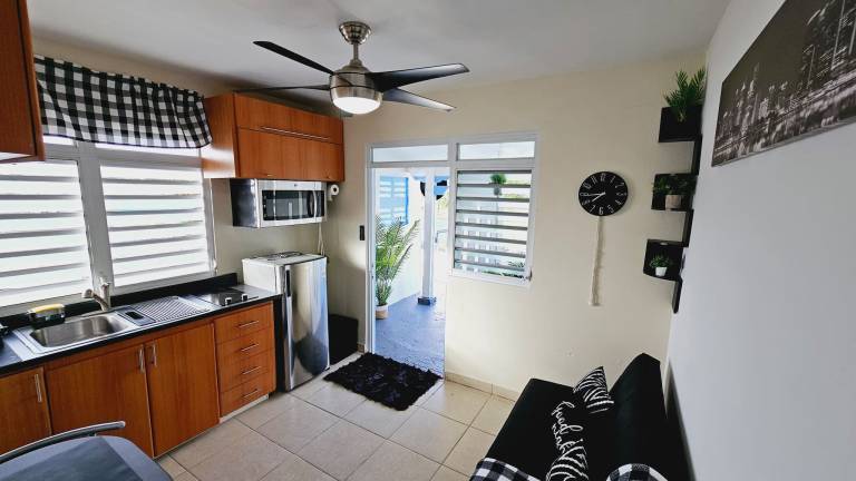 Cozy and Modern Apartment Black & White with Jacuzzi on Terrace — photo 2