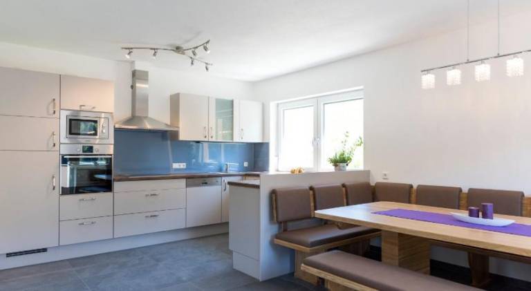 House with terrace, sauna & yard in Schladming