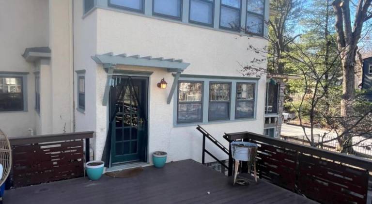 Fully equipped beautiful vacation home with patio | Pets allowed in Kansas City, MO
