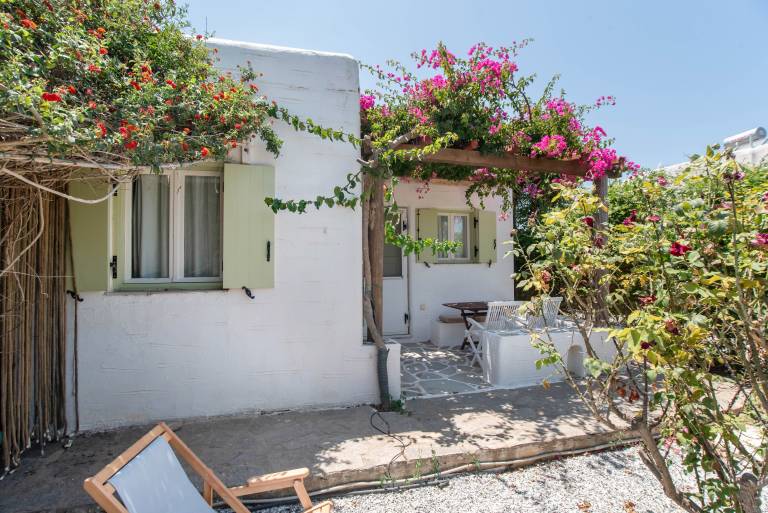 Holiday Home 'Green Retreats 1 Paros' with Mountain View, Wi-Fi and Air Conditioning in Paros