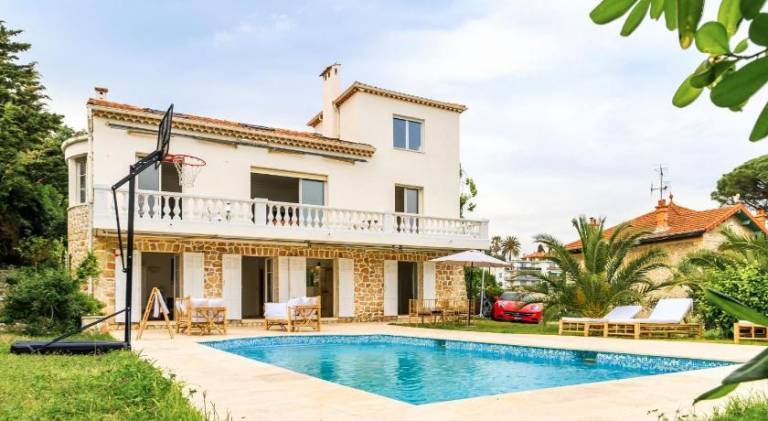 Fully equipped villa with private pool, barbecue & yard | Good for workation | Dogs allowed in Cannes