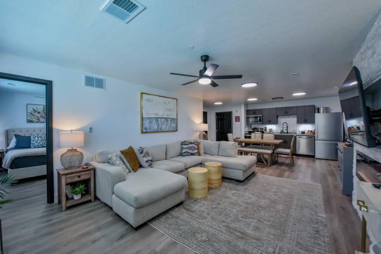 Condo with barbeque & pool — photo 5