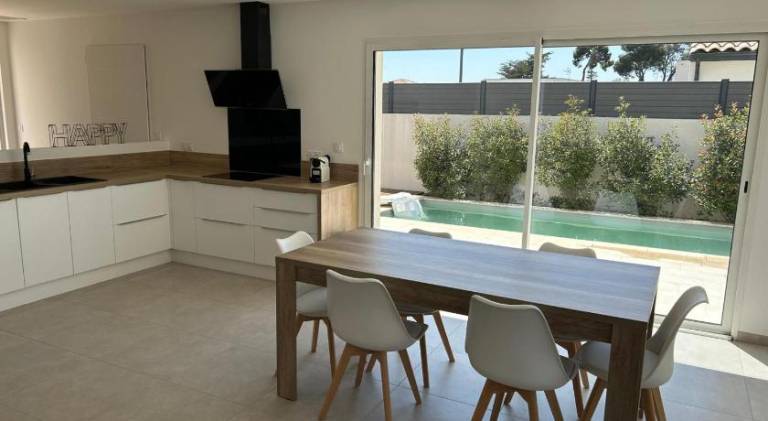 Villa with pool — photo 5