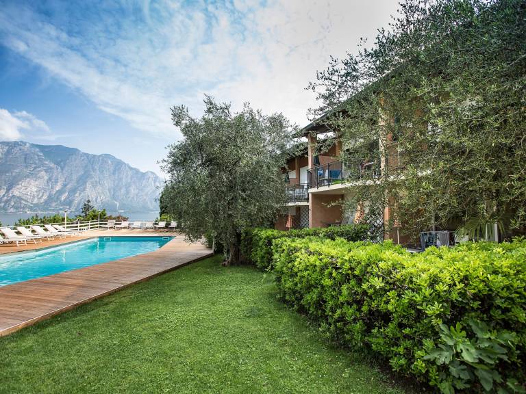 Holiday apartment with barbecue & pool | Close to the beach | Dogs allowed — photo 2