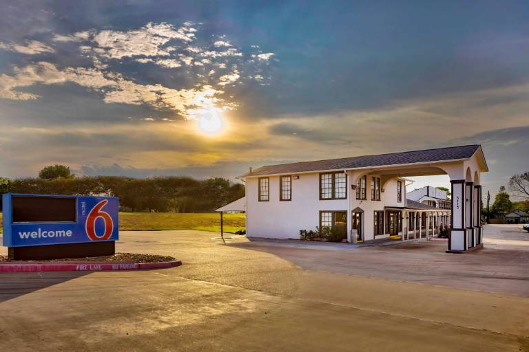Motel 6 Bryan, TX - College Station — photo 4