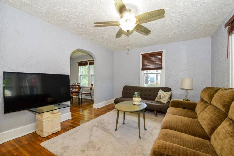 Family-friendly house with yard | Pets allowed — photo 4