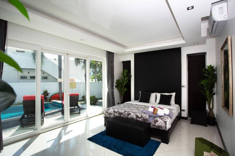 Villa with terrace, pool & barbeque | Good for workation | Pets allowed — photo 2