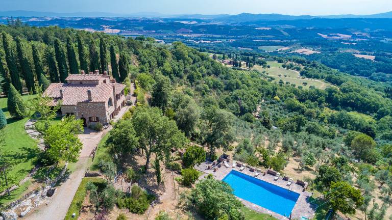 Villa with yard, private pool & patio in Sarteano