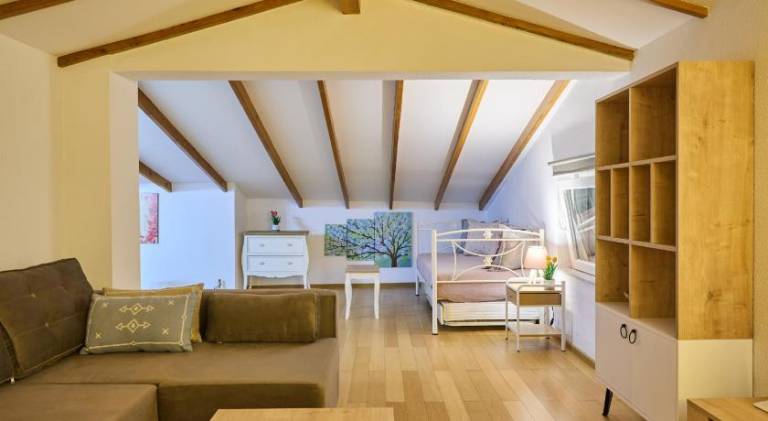 Apartment with garden & terrace | Pets allowed in Chios