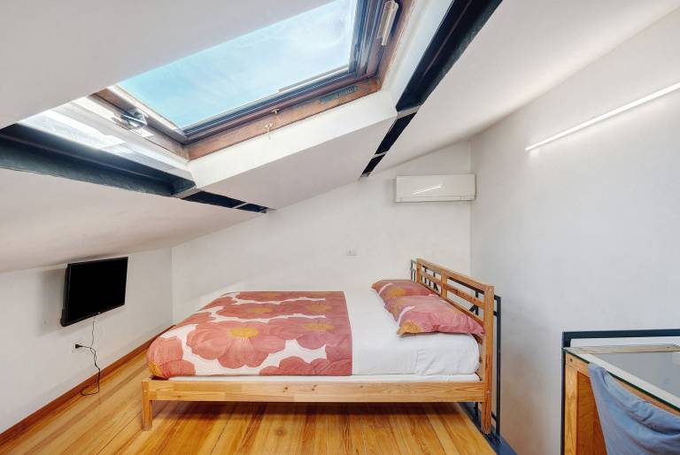 Dedicated room with terrace & fast internet | City view | Next to the beach | Dogs allowed in Salerno