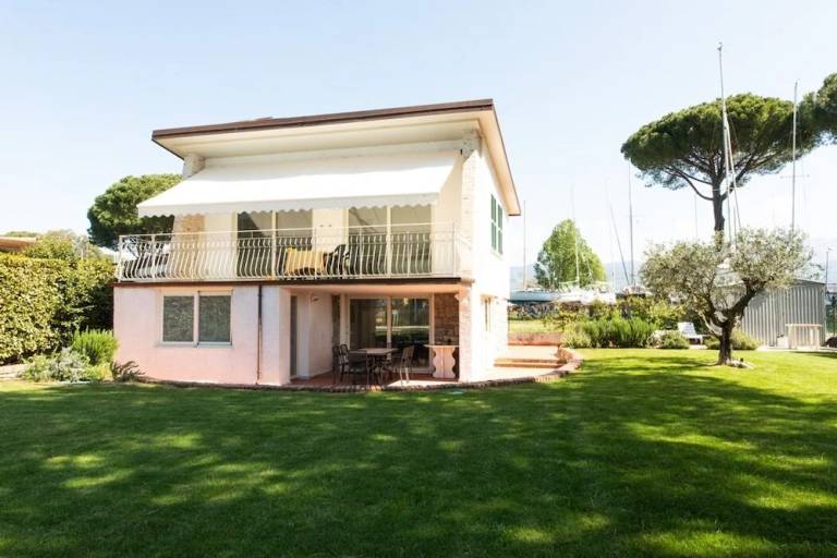 Casa  Sarzana