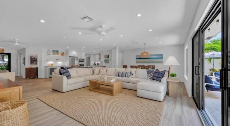 Charming vacation home with pool | Dogs allowed — photo 4