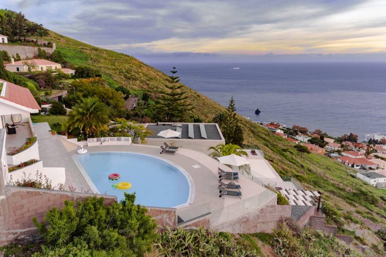 Sky Villa, pool and view in a luxury urbanization. — photo 4