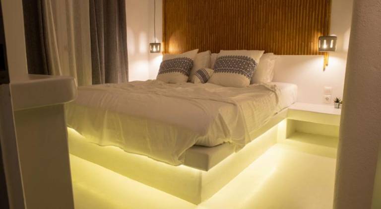 Serviced apartment with terrace & yard — photo 2