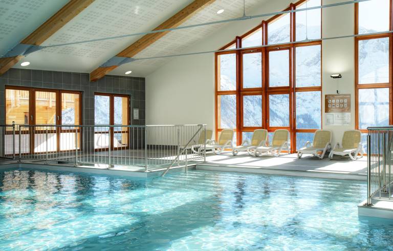 Condo with pool, sauna & patio — photo 5