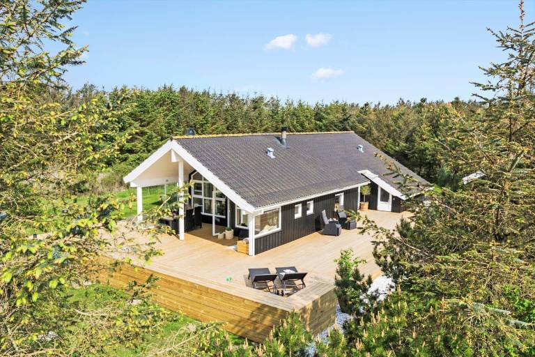 House with jacuzzi, grill & sauna in Lokken