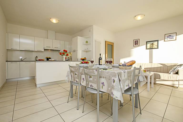 Torbole Relax, Pool & Balcony Apartment — photo 4