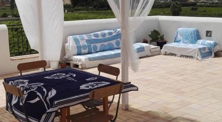 Holiday apartment with barbecue, patio & garden — photo 3
