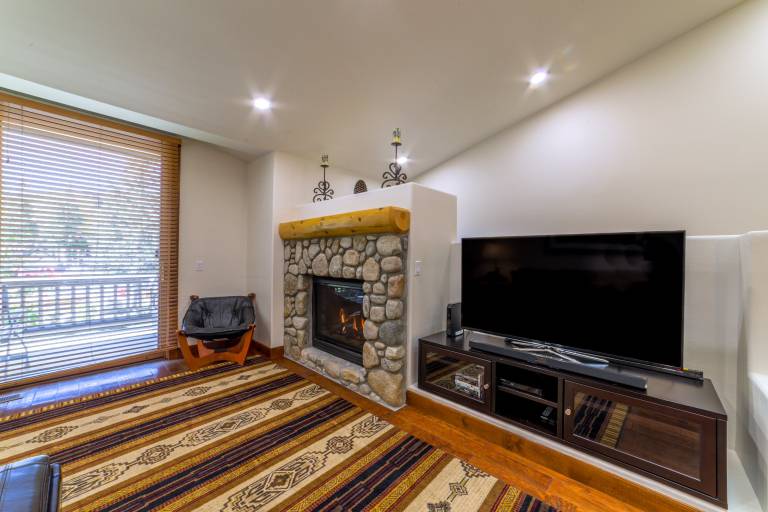Family-oriented lovely condo with jacuzzi & barbecue | Mountain view | Perfect for remote work | Pets allowed — photo 3