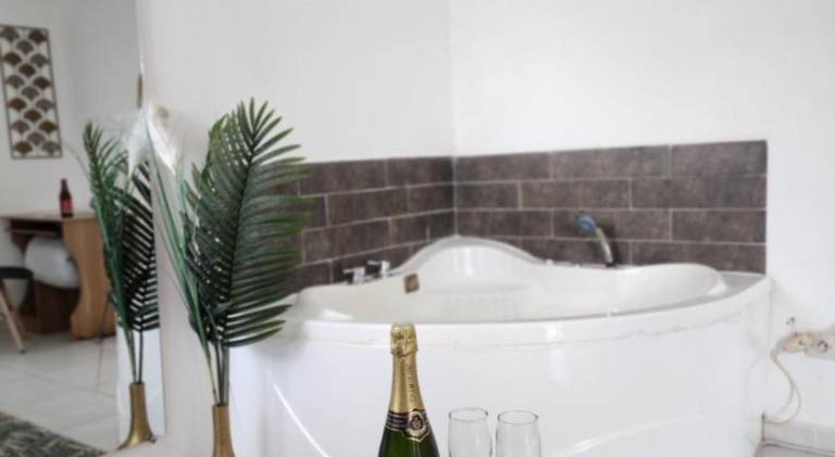 La Casa Di Luna - Hotel with Pool and Restaurant in Antananarivo — photo 4