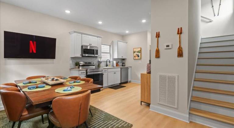 Luxury Hot Tub & Fire Pit Home Pet Friendly — photo 3