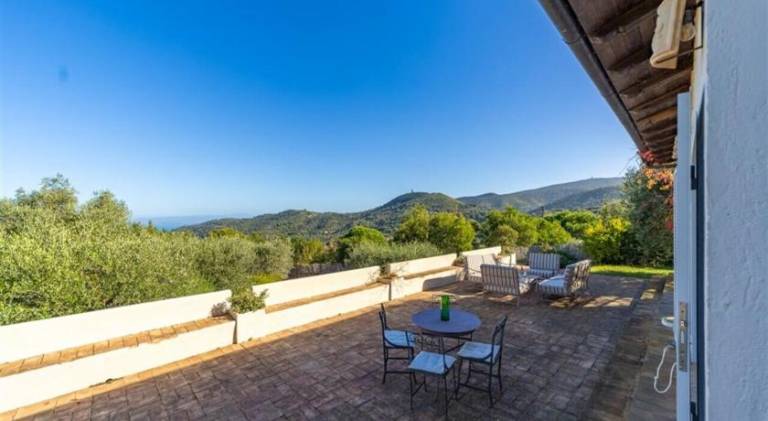 Fully equipped villa with yard & terrace | Pet-friendly — photo 3