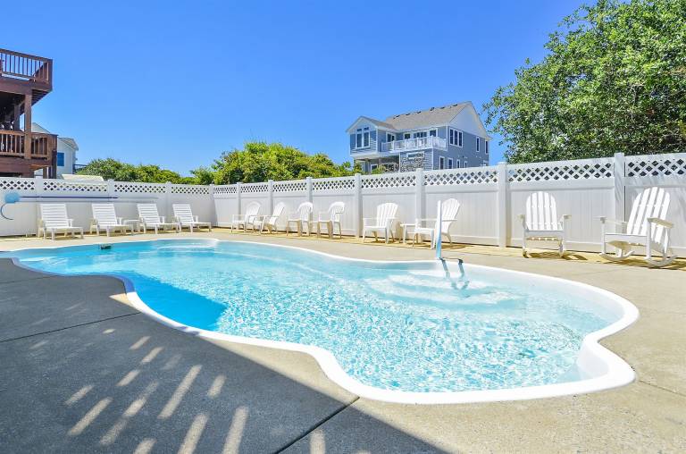 Child-friendly vacation home with barbeque, hot tub & terrace | Water view | Beach nearby | Dogs allowed in Outer Banks, NC