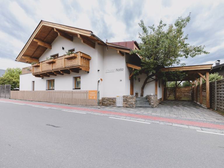 Chalet with terrace, grill & garden in Bruck an der Grossglocknerstrasse