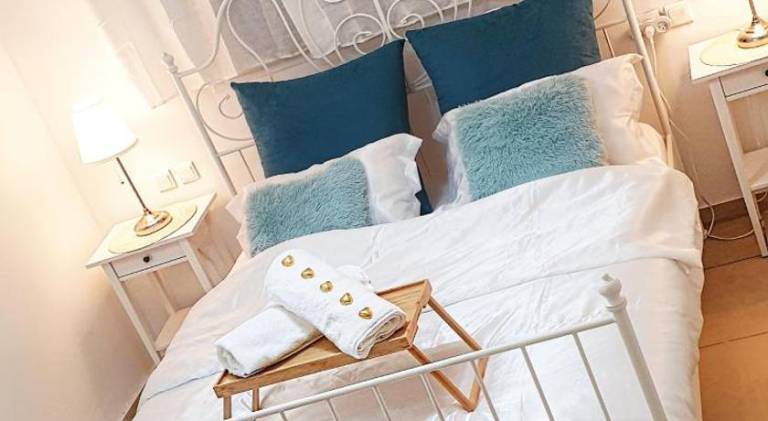 Bright Renovated Room Close to Everything in Jerusalem