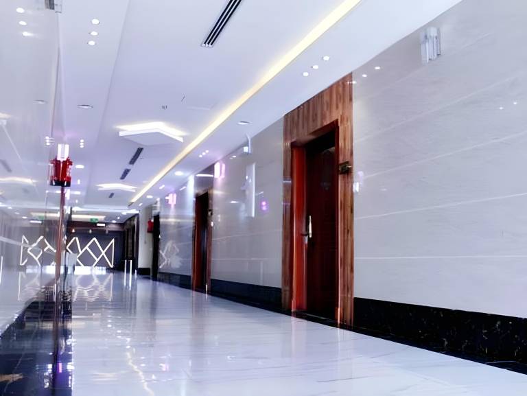 Serviced apartment with 2 rooms for 127 persons — photo 4