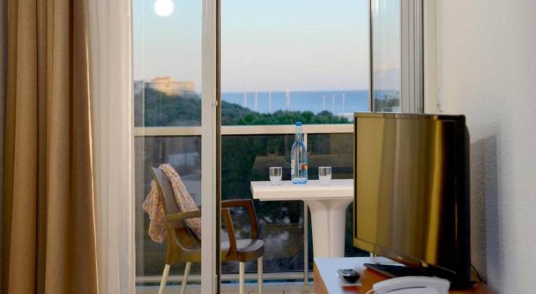 Lovely holiday apartment with terrace, yard & pool | Pets allowed — photo 5