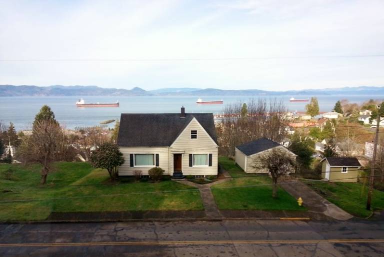 'Astoria Painted Lady' Historic Apt w/ River View! — photo 3
