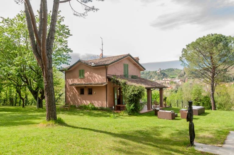 Child-friendly villa with terrace, grill & private pool | Garden view | Pets allowed — photo 4