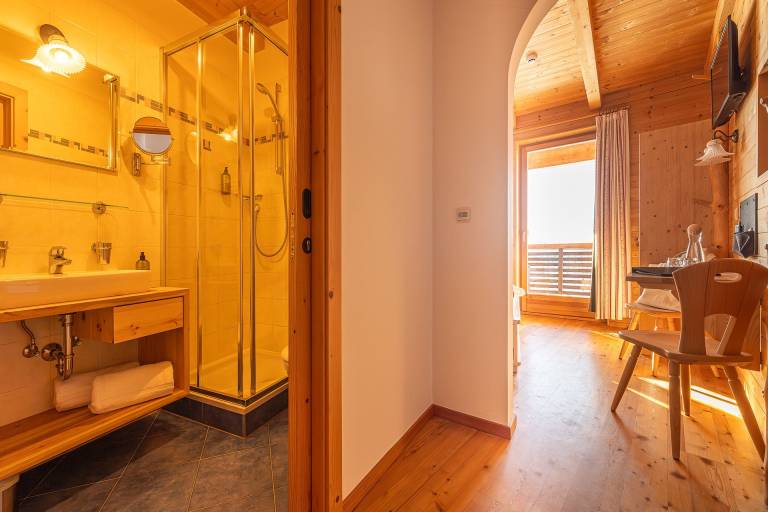 Private room with fast internet, sauna & yard | Mountain view — photo 2