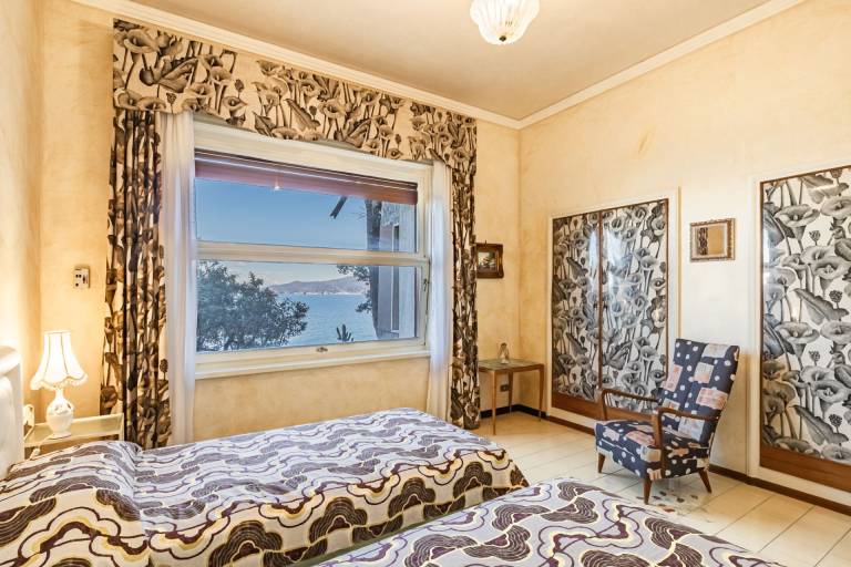 Prestigious beachfront luxury villa with private access to the beach. — photo 4