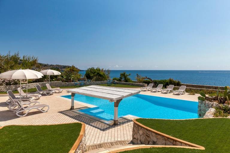 Villa with patio, private pool & garden in Castro