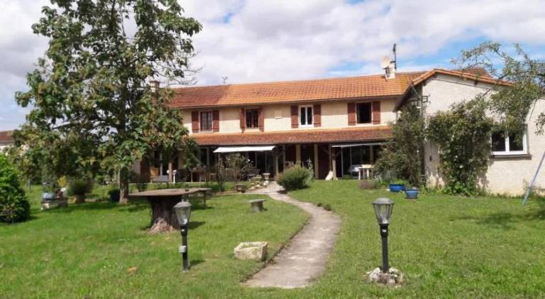 Vacation home with garden in Poitiers