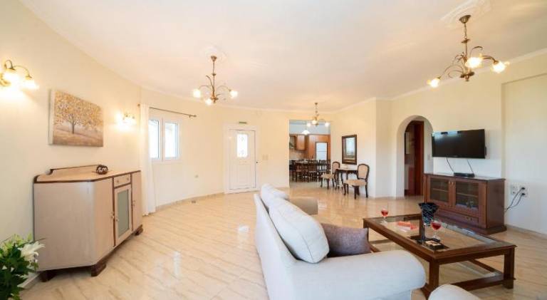 Rental apartment with yard, patio & pool | Pets are welcome — photo 2