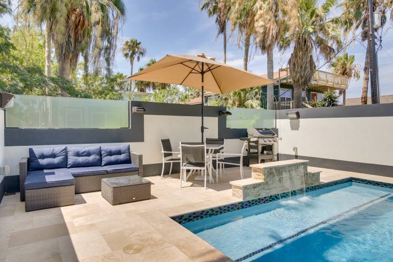 South Padre Island Retreat: Private Pool! — photo 2