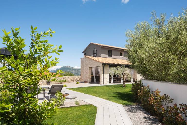 Villa with private pool, terrace & yard — photo 5