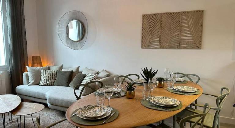 Fully equipped house with patio, grill & yard | Pets allowed in Touques