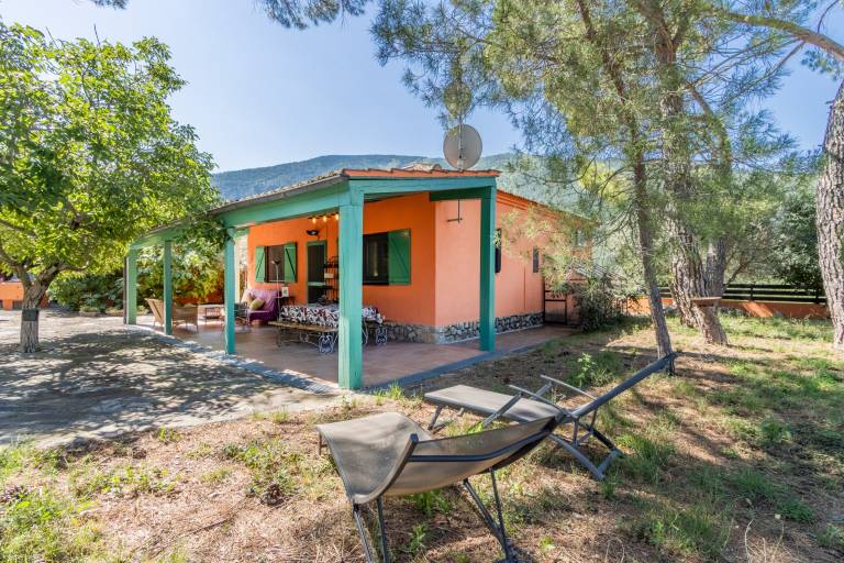 Vacation home with patio, private pool & yard | Mountain view — photo 3