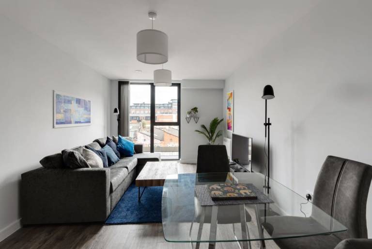 Spacious Central Birmingham 1 Bed Apartment