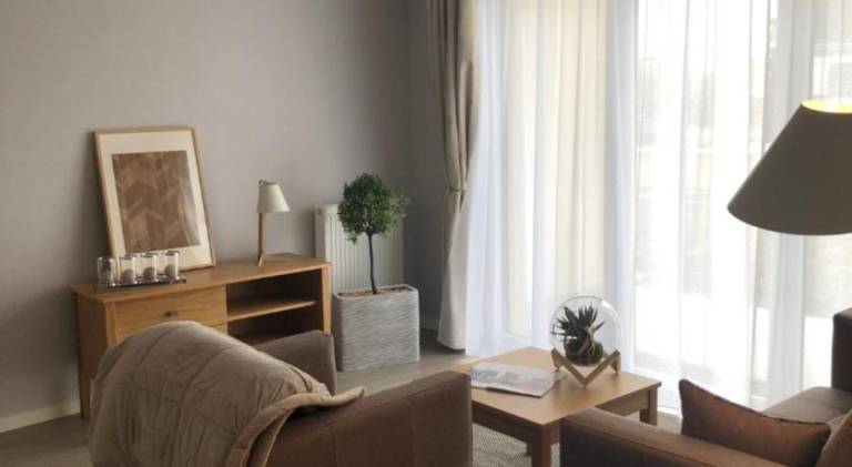 Serviced apartment with garden, pool & patio — photo 2
