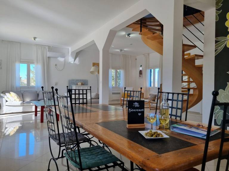 Spacious villa with private pool and hot tub — photo 3