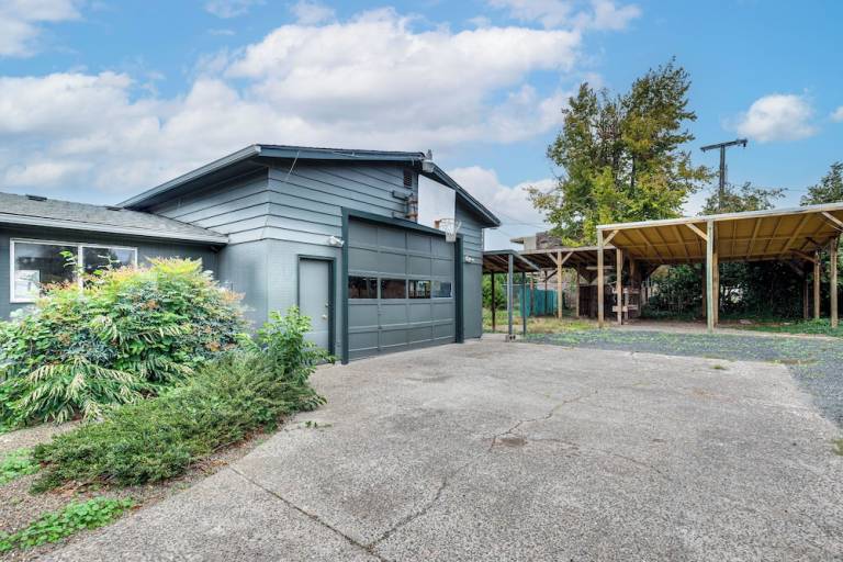 Cottage  Eugene