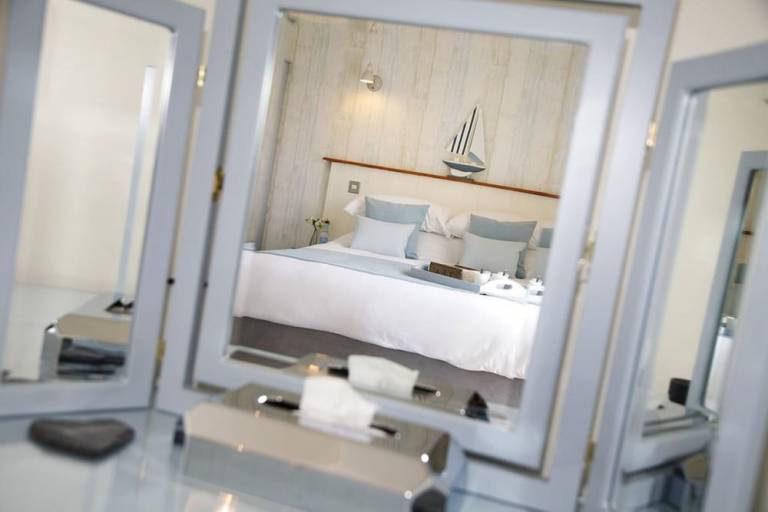 Bed and breakfast  Pen-clawdd